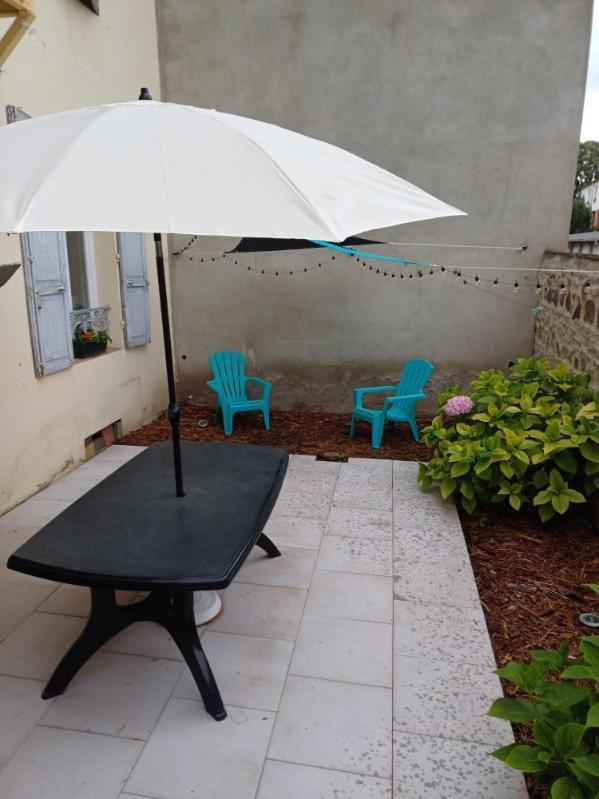 Bel Appartement: Cozy Retreat with Private Courtyard & Secure Parking Vichy Exterior photo